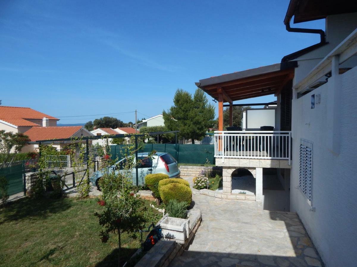 Apartman Duje Petrcane Εξωτερικό φωτογραφία